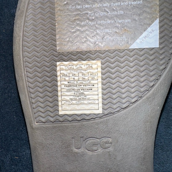 UGG Women's Plush Gray Slippers (worn) - Picture 4 of 4